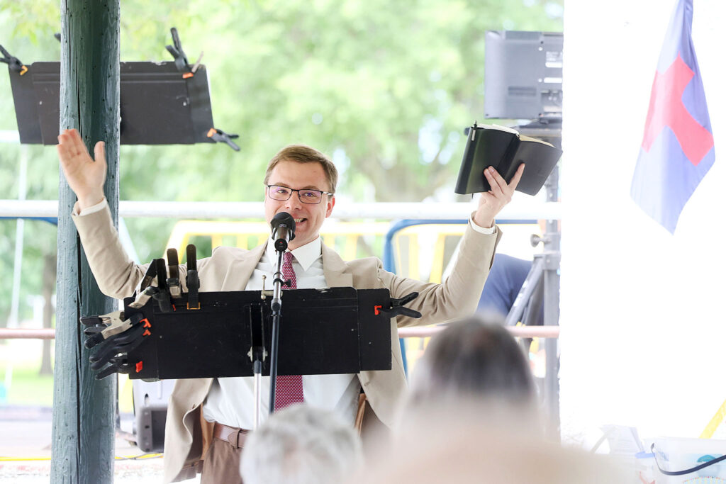 PHOTO OF THE DAY PREACH IT The Courier photo-of-the-day-preach-it-the-courier